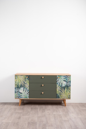 Комод Маттиас 16.245 дымчатый зеленый K521, гикори рокфорд натуральный KO86 PW, белый PE шагрень, фотопечать