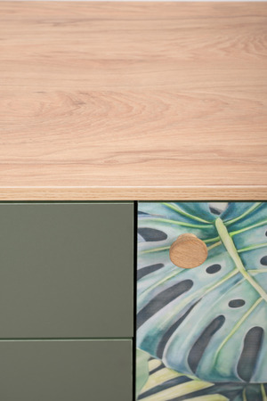 Комод Маттиас 16.245 дымчатый зеленый K521, гикори рокфорд натуральный KO86 PW, белый PE шагрень, фотопечать